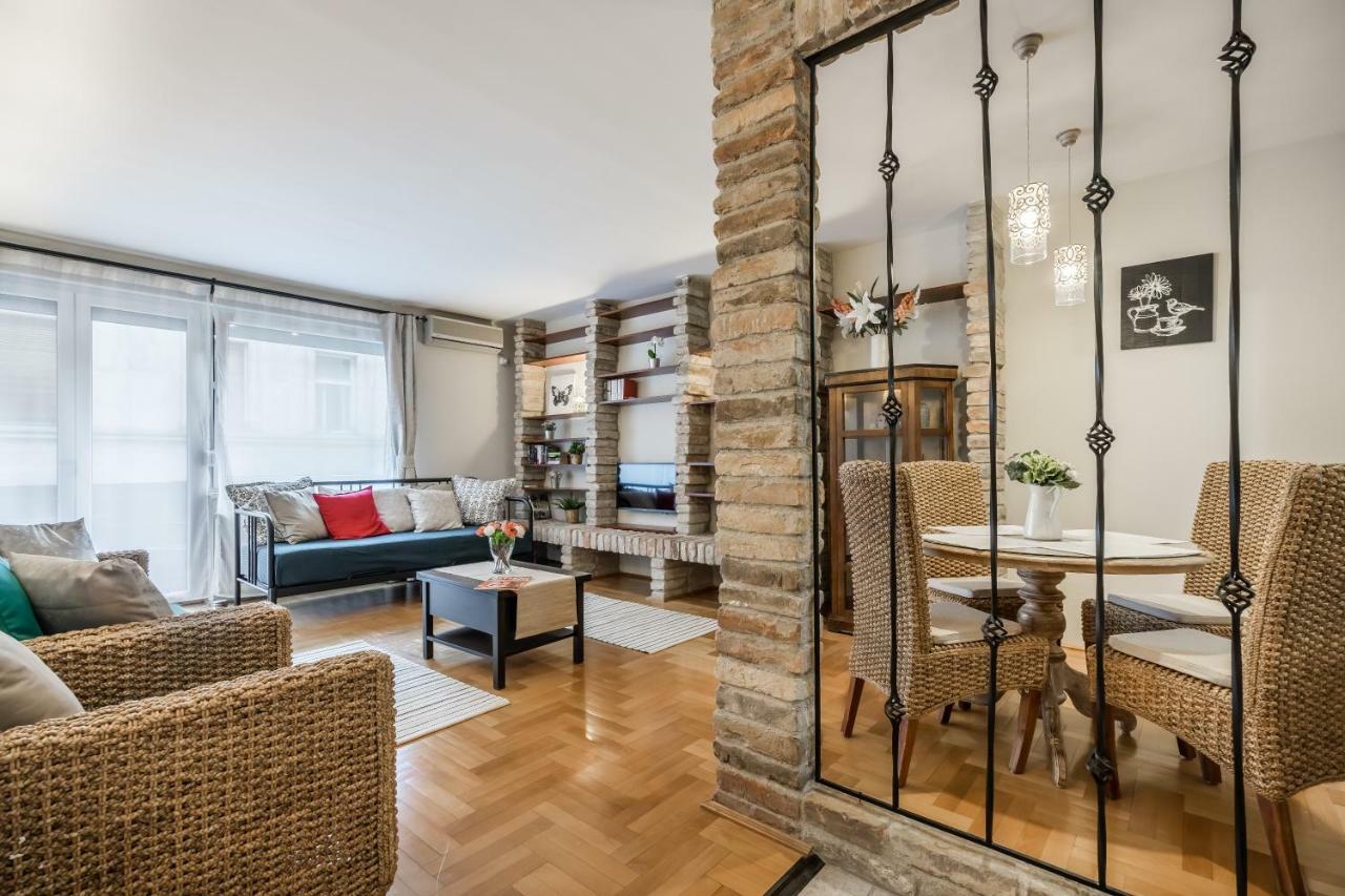 Bpr Golden Corner With Balcony & A/c Appartamento *