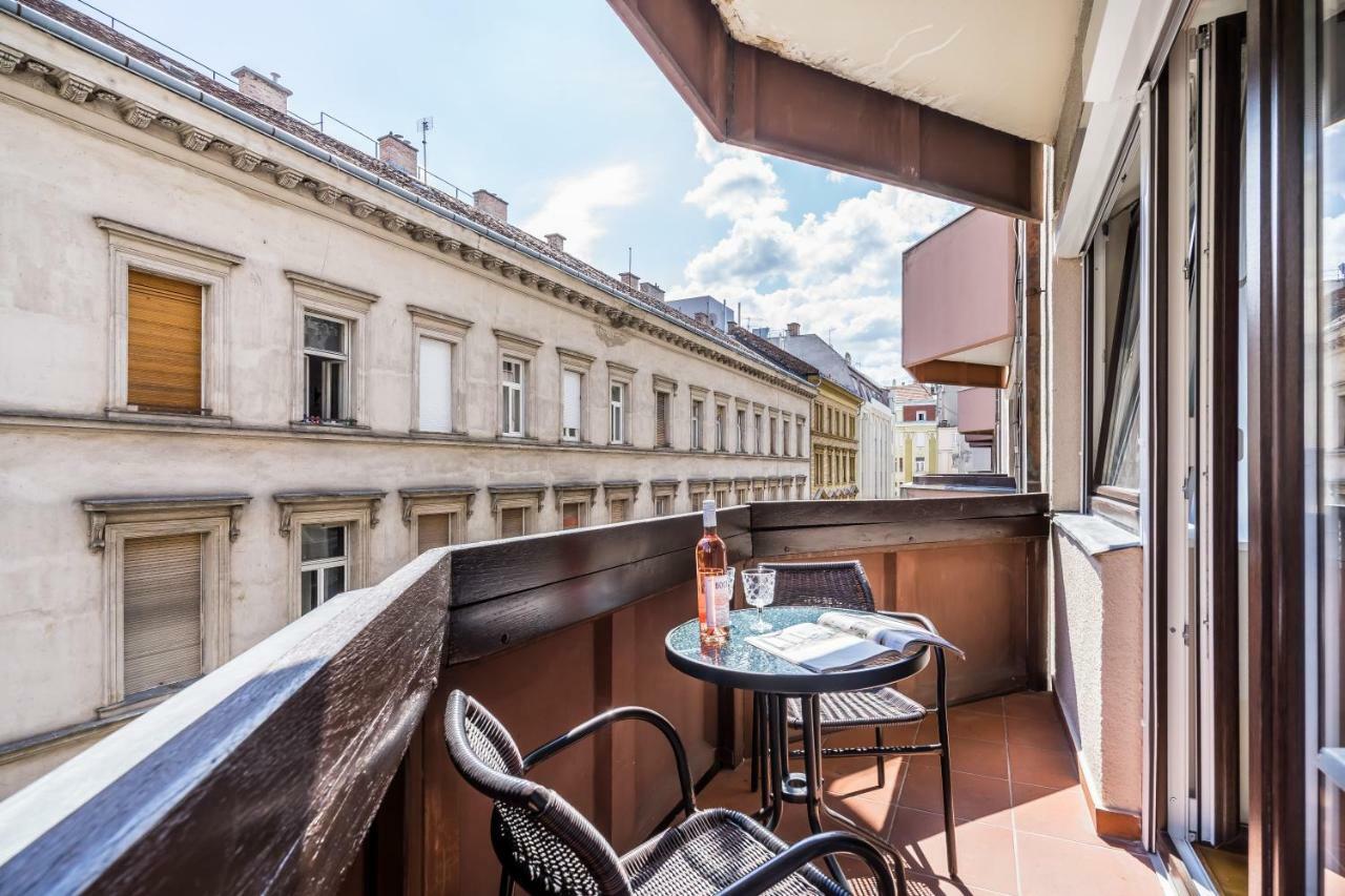Bpr Golden Corner With Balcony & A/c *